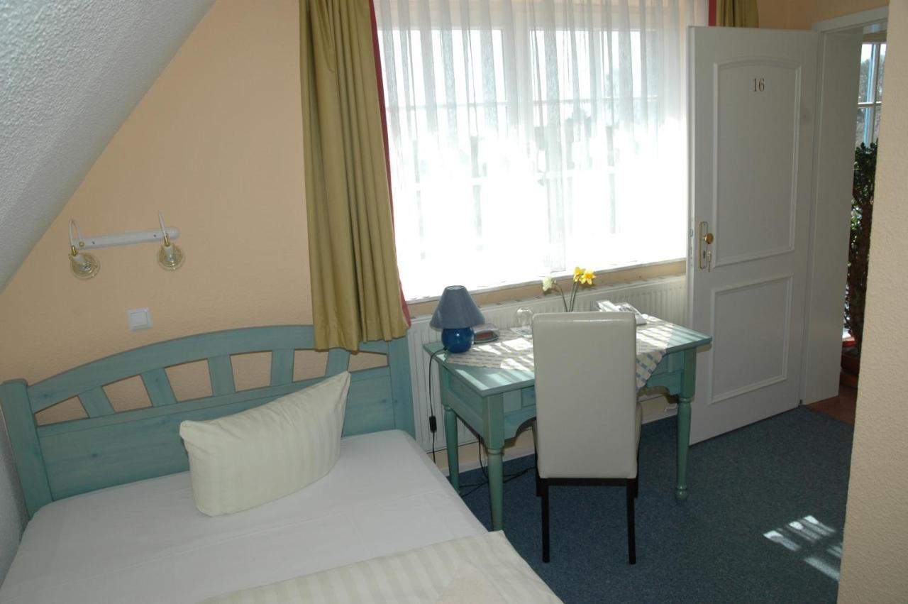 Landhotel Ostseetraum & Fewo روستوك الغرفة الصورة
