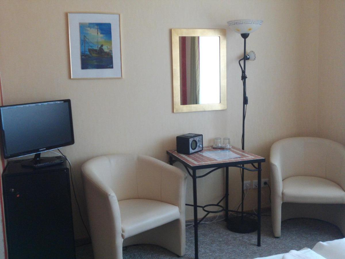 Landhotel Ostseetraum & Fewo روستوك الغرفة الصورة